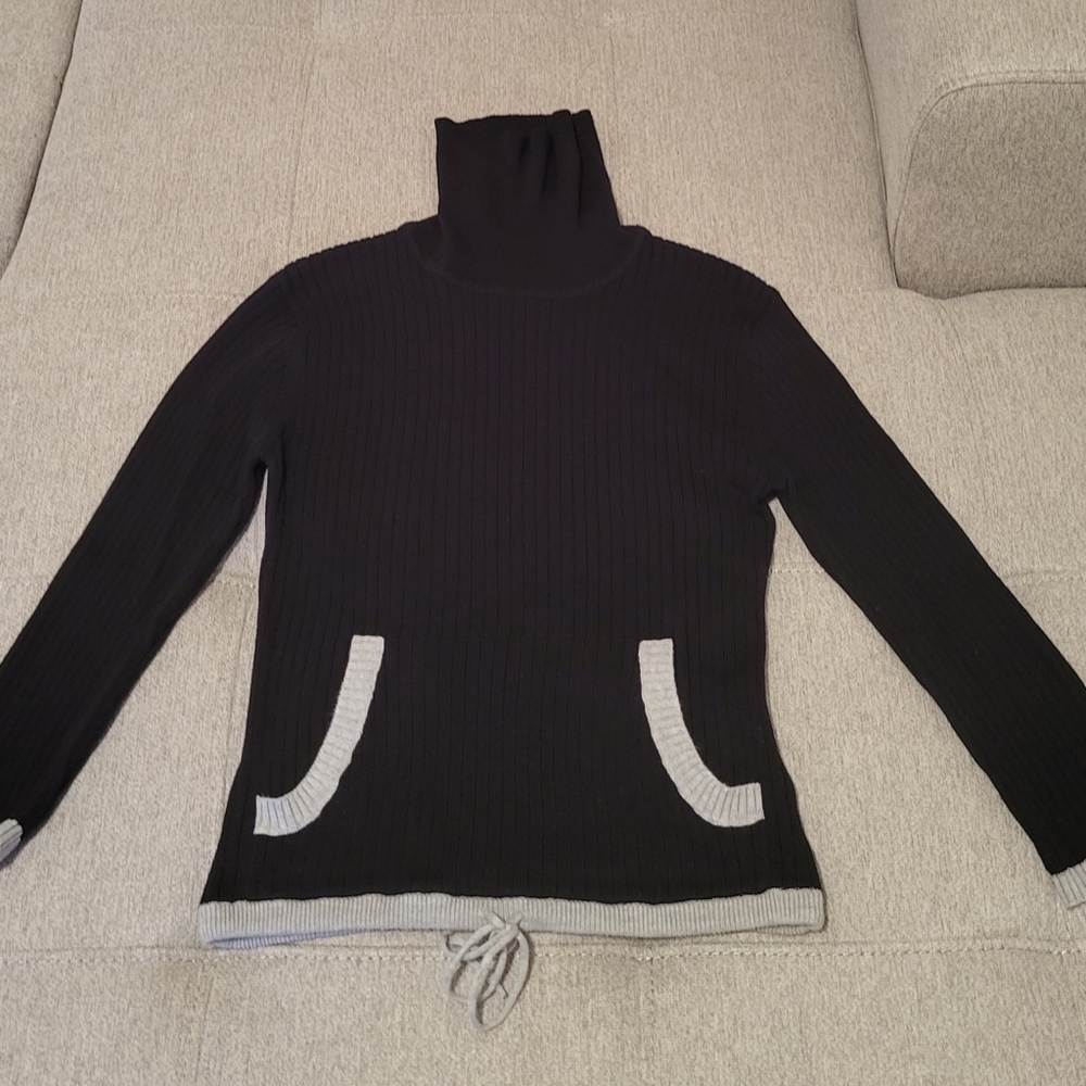 GUESS turtleneck with 3/4 sleeve - size SMALL